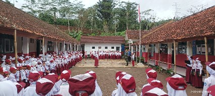 dokumentasi kegiatan upacara di SDN Bojongkopo