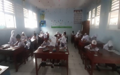 Semangat Tak Surut Meski Hujan, Asesmen Sumatif Tengah Semester Hari Kedua Berjalan Lancar