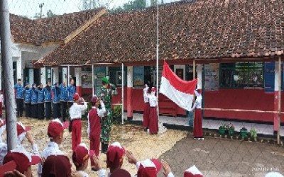 Kegiatan Upacara Senin Bersama Kasosmil Rahmat Kurnia