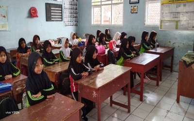 Hari Pertama Masuk Sekolah Pasca Libur Idul Fitri di SDN Bojongkopo: Penuh Semangat dan Kebersamaan